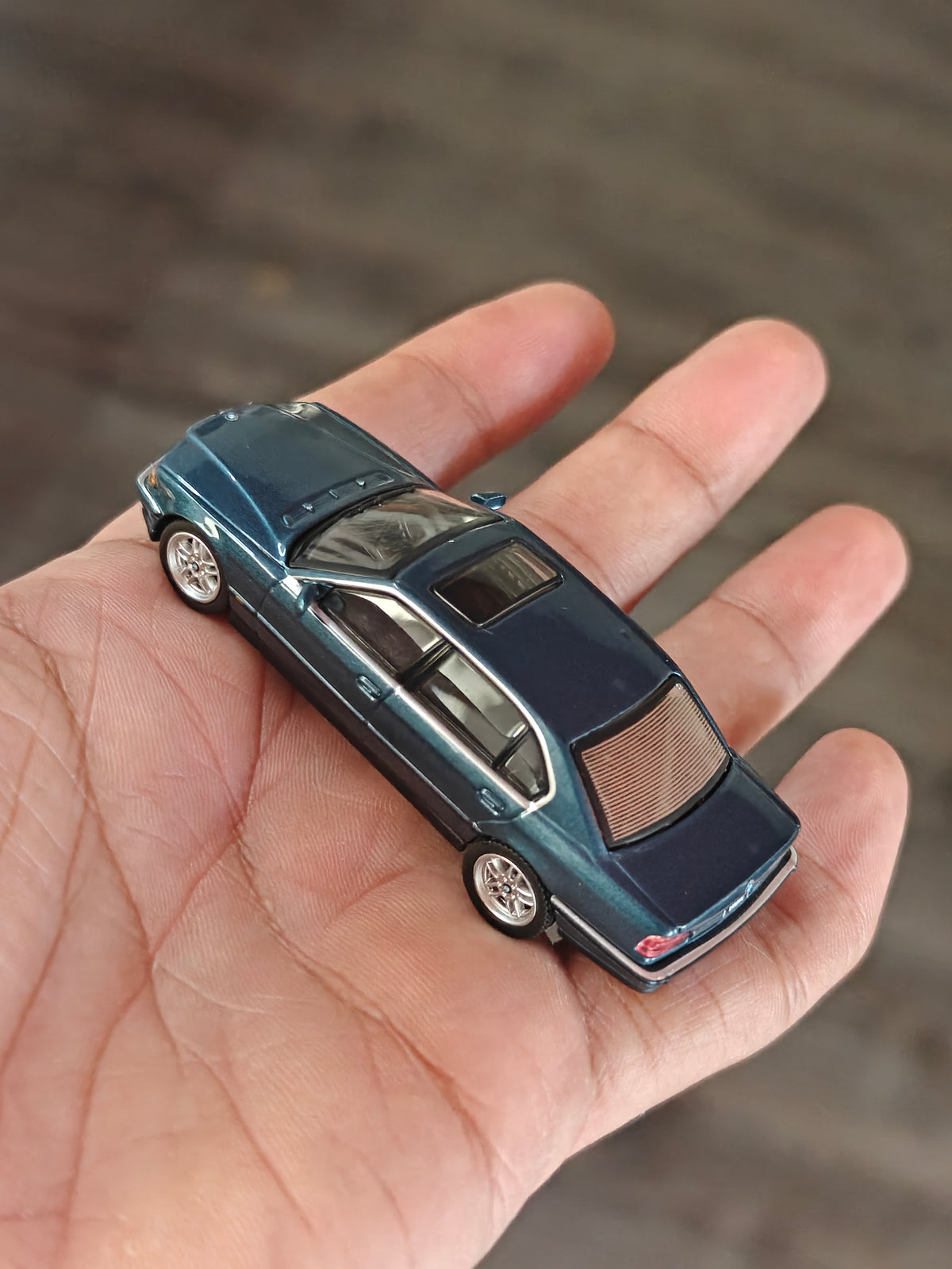 Mini GT BMW 750i L - Sorento Blue Metallic (Open Box)