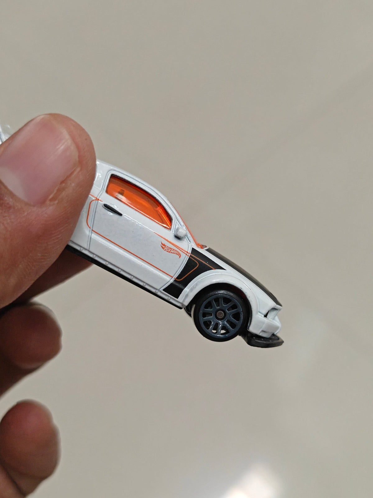 Silver Series Hot Wheels 2005 Ford Mustang - White (Uncarded - New) - Kinder Logs
