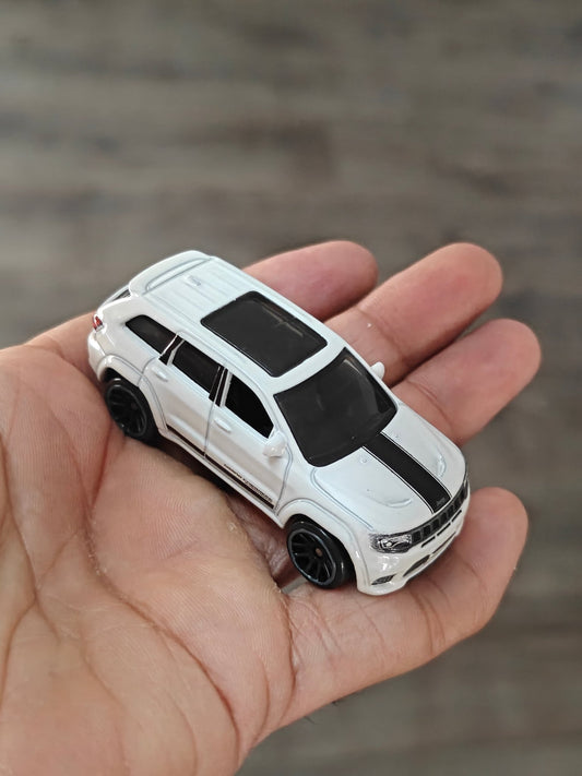 Silver Series Hot Wheels 2019 Jeep Grand Cherokee Trackhawk (Uncarded) - Kinder Logs