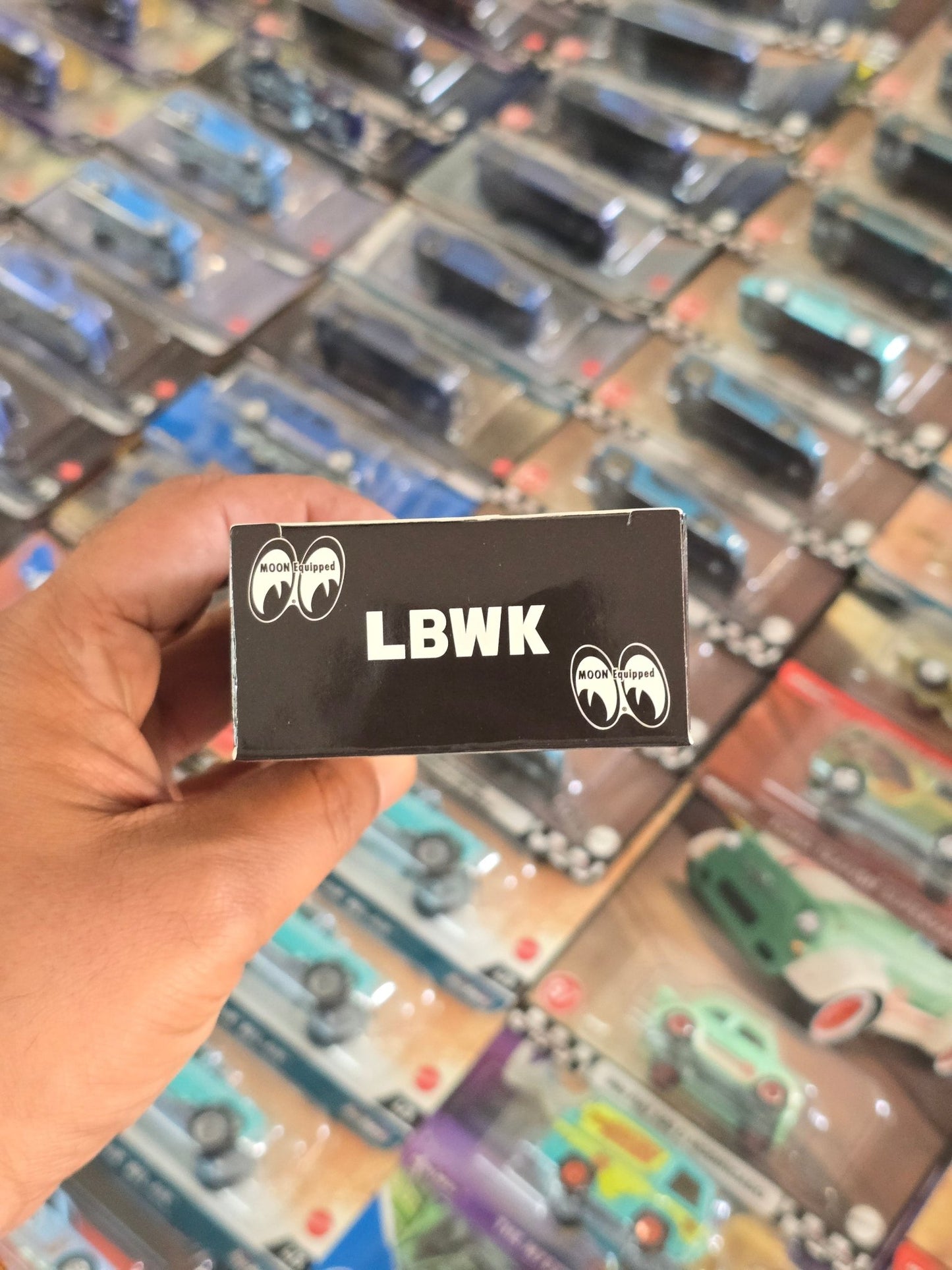 Tarmac Works Dodge Challenger SRT Hellcat Liberty Walk Moon Eyes Edition - Kinder Logs
