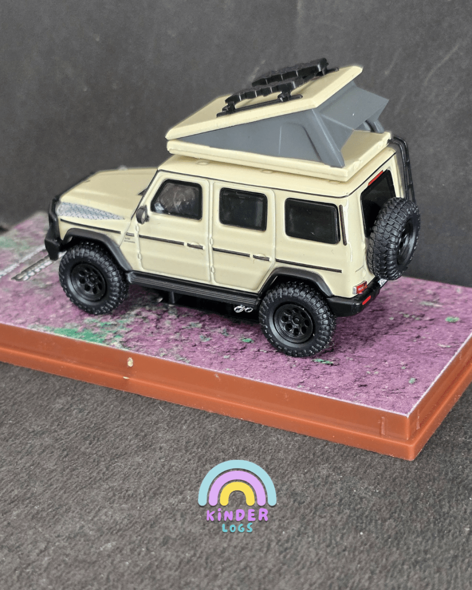 Tarmac Works Mercedes - AMG G63 SUV (Open Box) - Kinder Logs