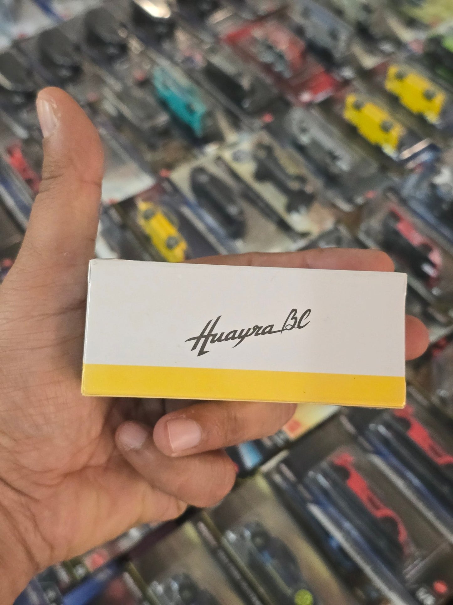 Tarmac Works Pagani Huayra BC Giallo Limone - Kinder Logs