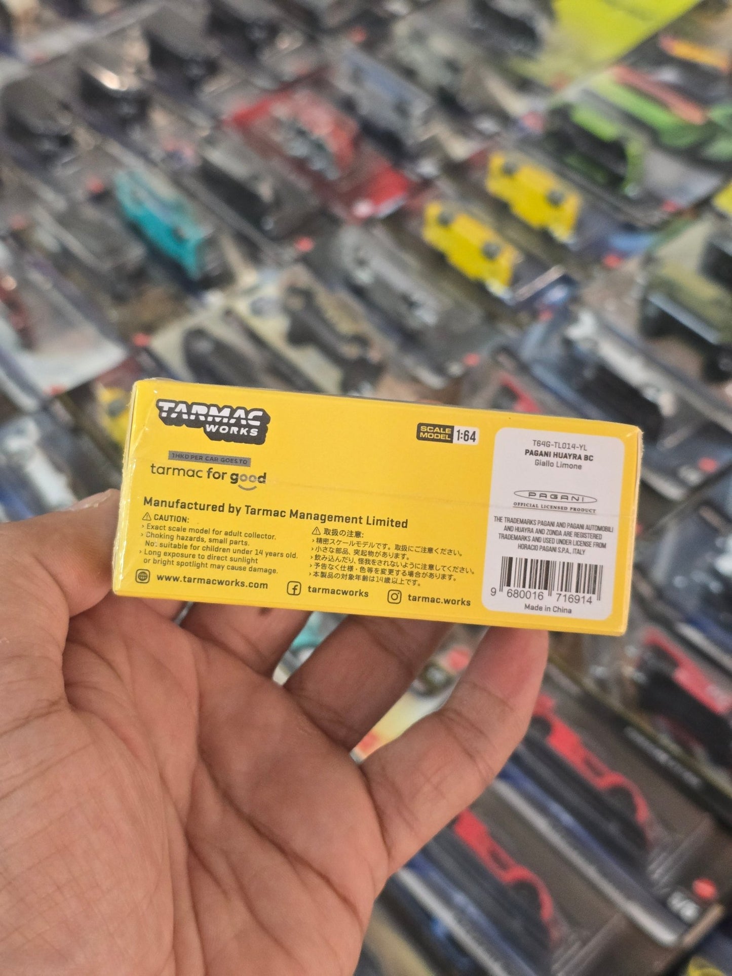 Tarmac Works Pagani Huayra BC Giallo Limone - Kinder Logs