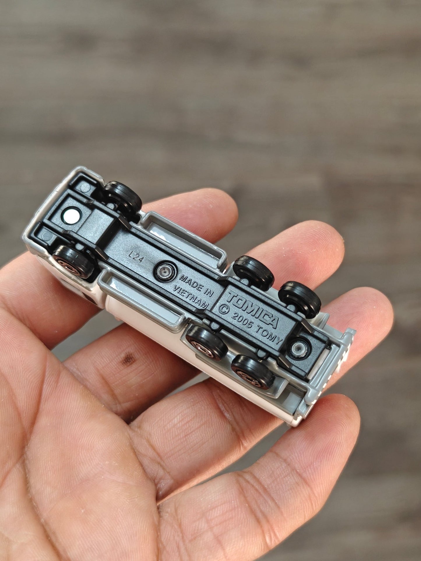Tomica UD Trucks Quon Eneos Tank Lorry (Tomica 90 - Open Box) - Kinder Logs