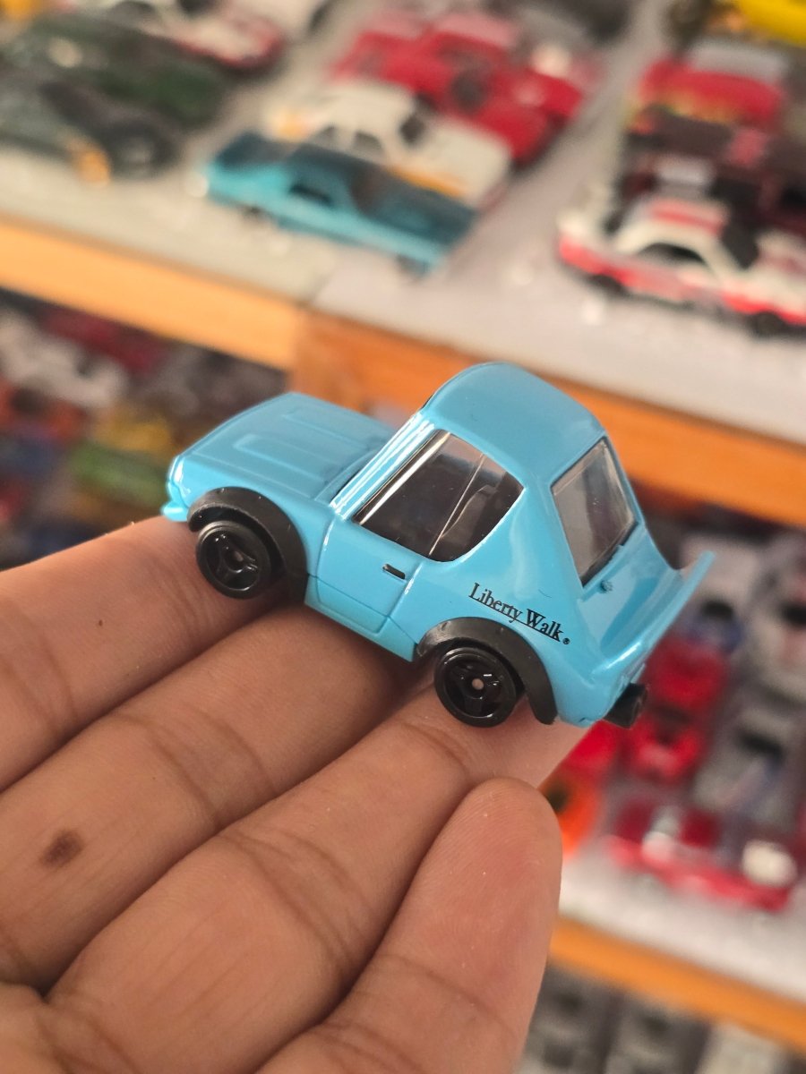 Tooned Hot Wheels Nissan Skyline 2000 GT - R Liberty Walk (Uncarded) - Kinder Logs