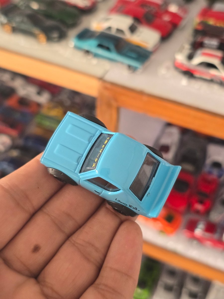 Tooned Hot Wheels Nissan Skyline 2000 GT - R Liberty Walk (Uncarded) - Kinder Logs