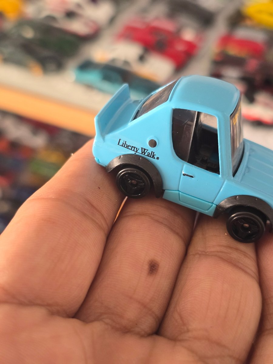 Tooned Hot Wheels Nissan Skyline 2000 GT - R Liberty Walk (Uncarded) - Kinder Logs