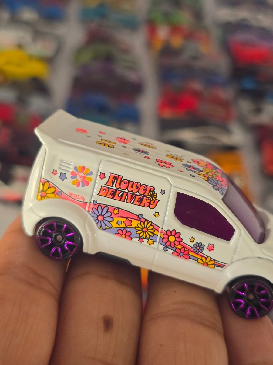 Treasure Hunt Hot Wheels Ford Transit Connect Flower Delivery Van (Uncarded) - Kinder Logs