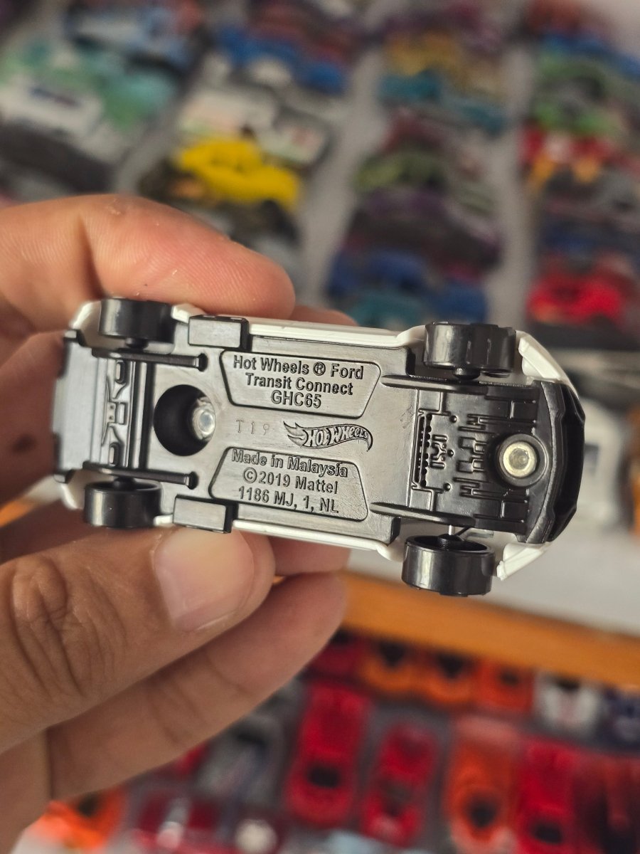 Treasure Hunt Hot Wheels Ford Transit Connect Flower Delivery Van (Uncarded) - Kinder Logs