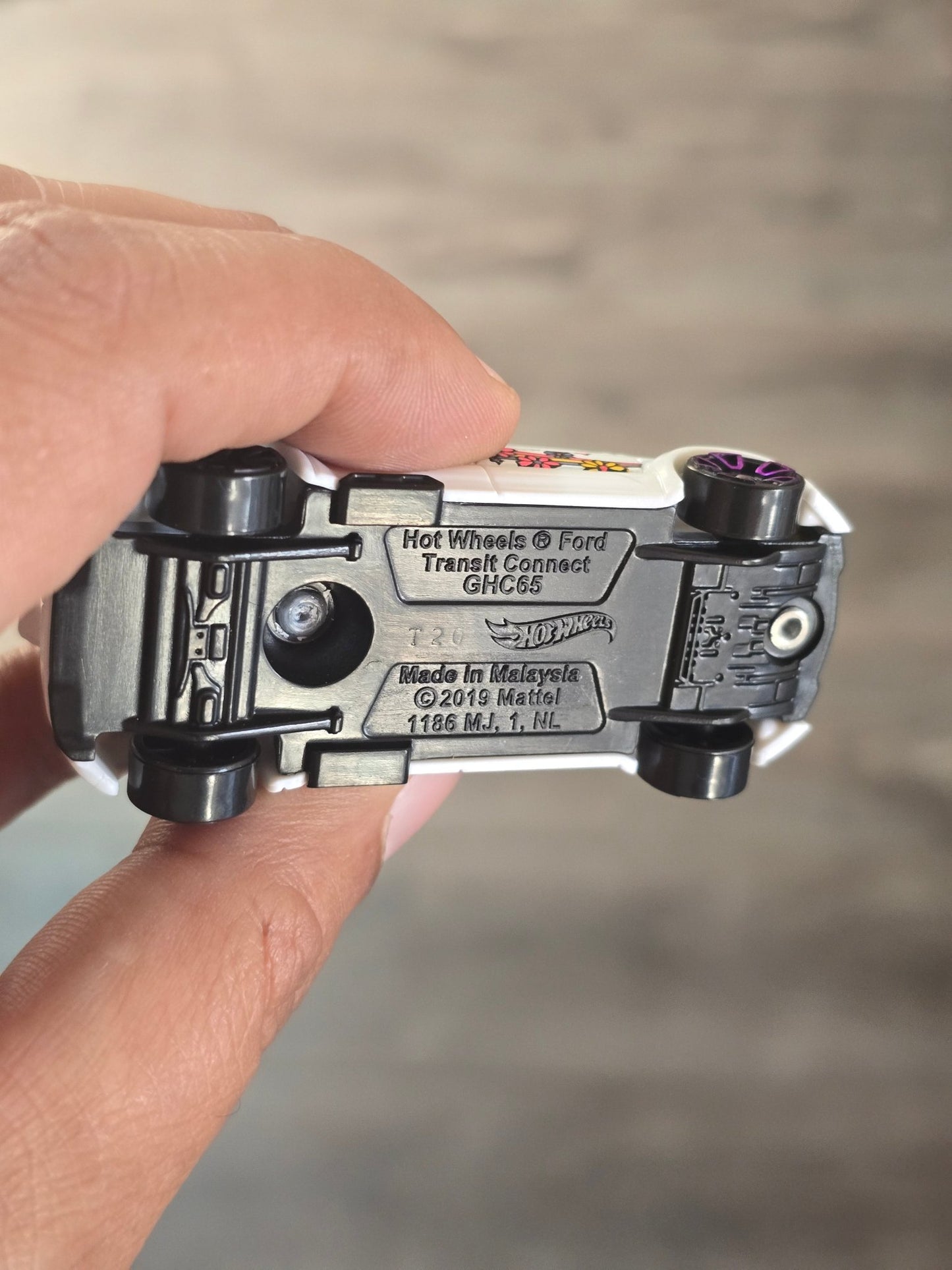 Treasure Hunt Hot Wheels Ford Transit Flower Delivery Van (Uncarded - New) - Kinder Logs