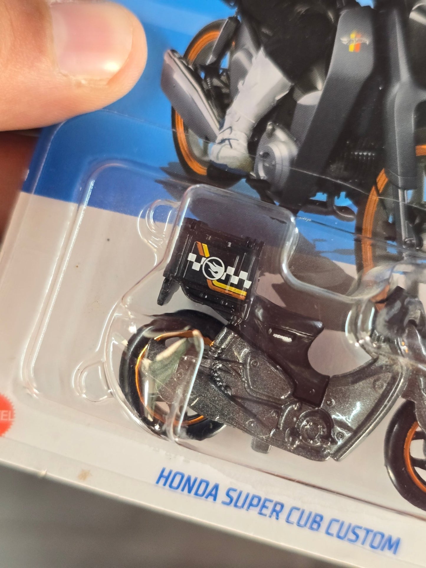 Treasure Hunt Hot Wheels Honda Super Cub Custom (Carded) - Kinder Logs