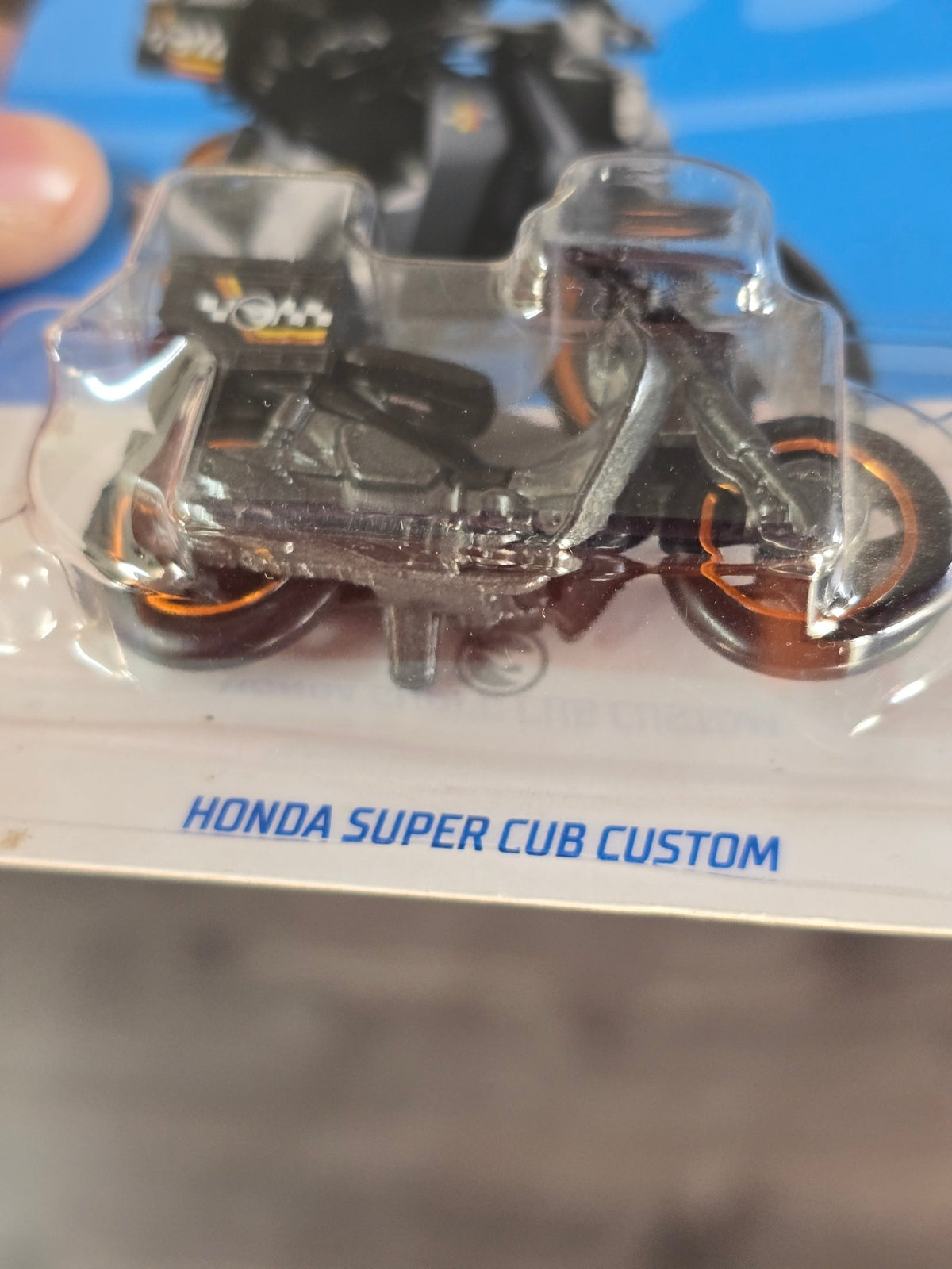 Treasure Hunt Hot Wheels Honda Super Cub Custom (Carded) - Kinder Logs