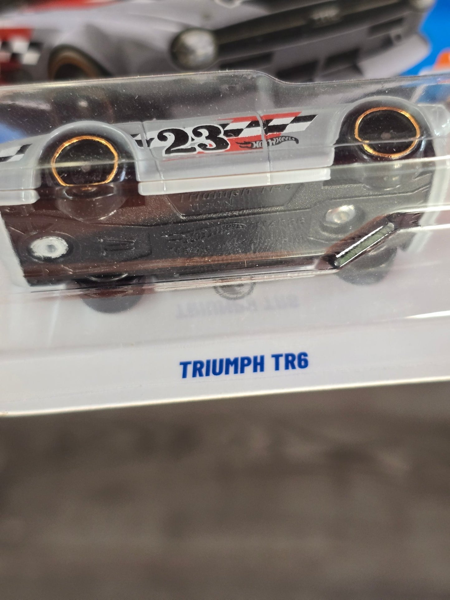 Treasure Hunt Hot Wheels Triumph TR6 (Carded) - Kinder Logs