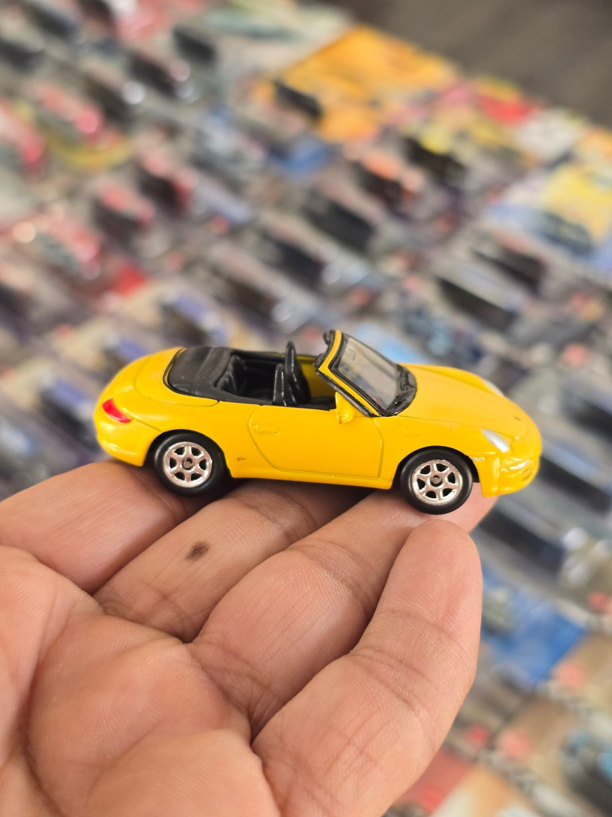 Welly NEX Porsche 911 Carrera S Cabriolet (Uncarded) - Kinder Logs