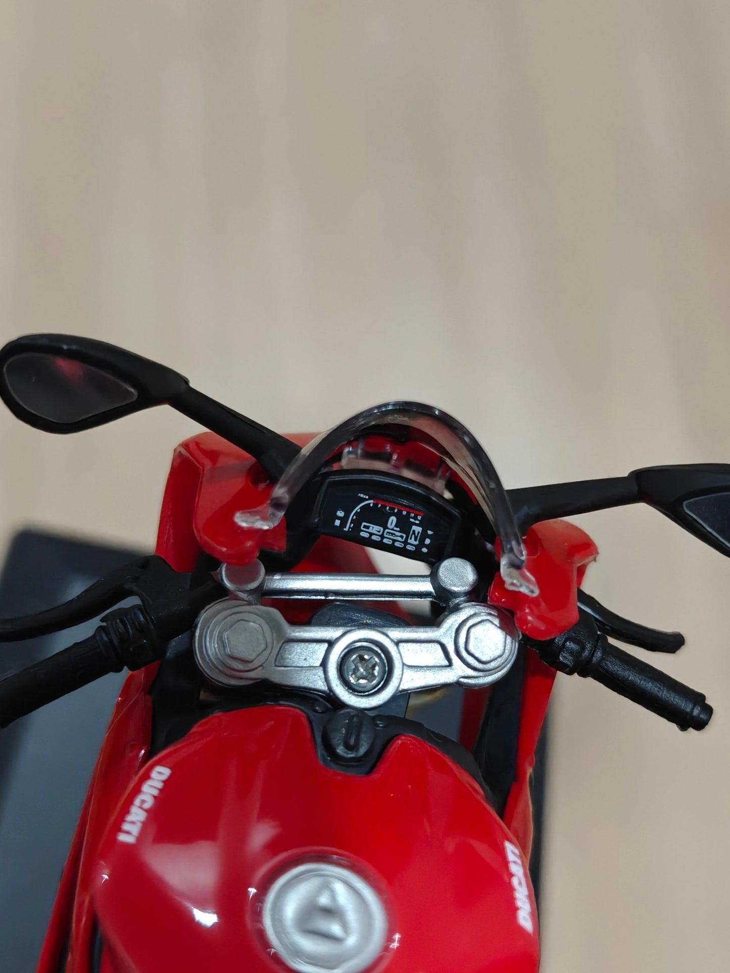 1:12 Maisto Ducati 1199 Panigale (Unboxed - New) - Kinder Logs