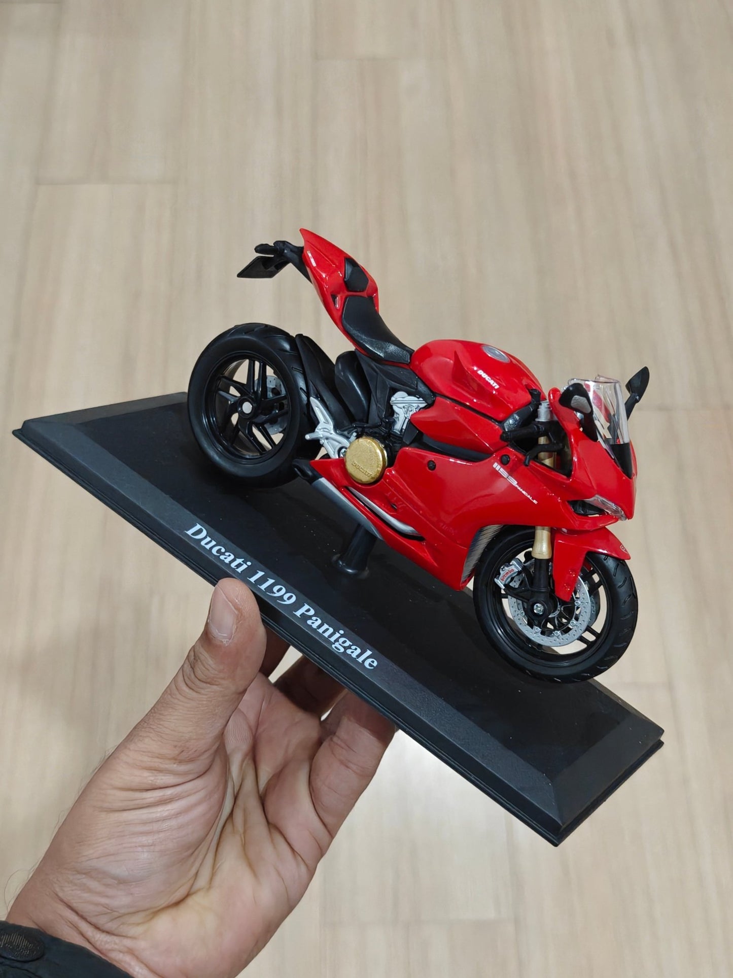 1:12 Maisto Ducati 1199 Panigale (Unboxed - New) - Kinder Logs