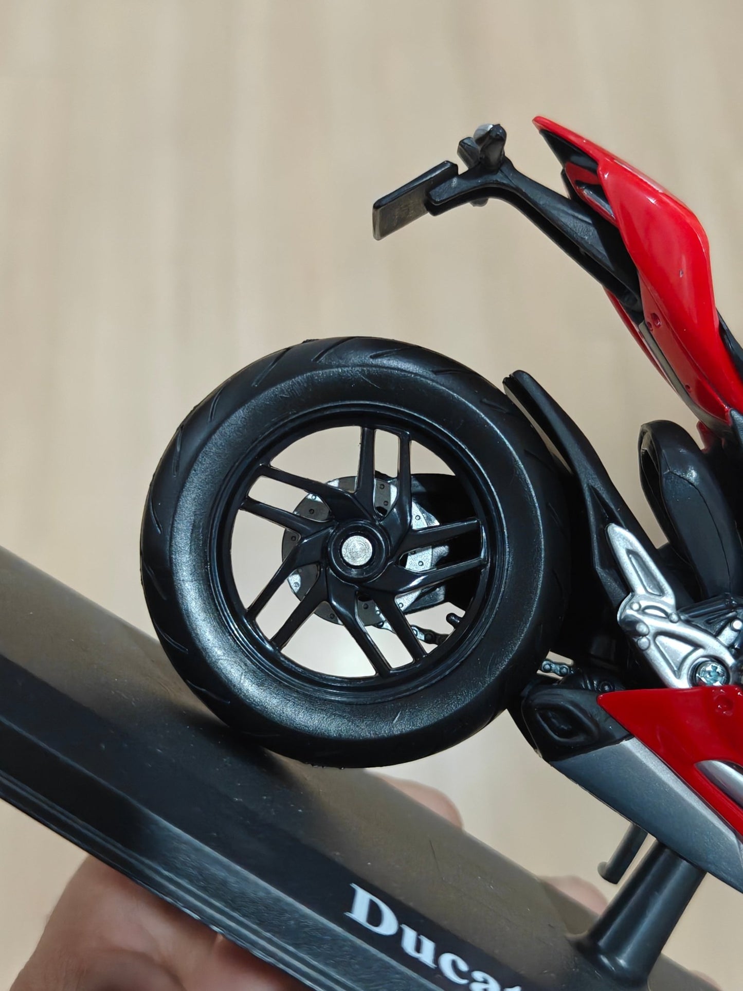 1:12 Maisto Ducati 1199 Panigale (Unboxed - New) - Kinder Logs