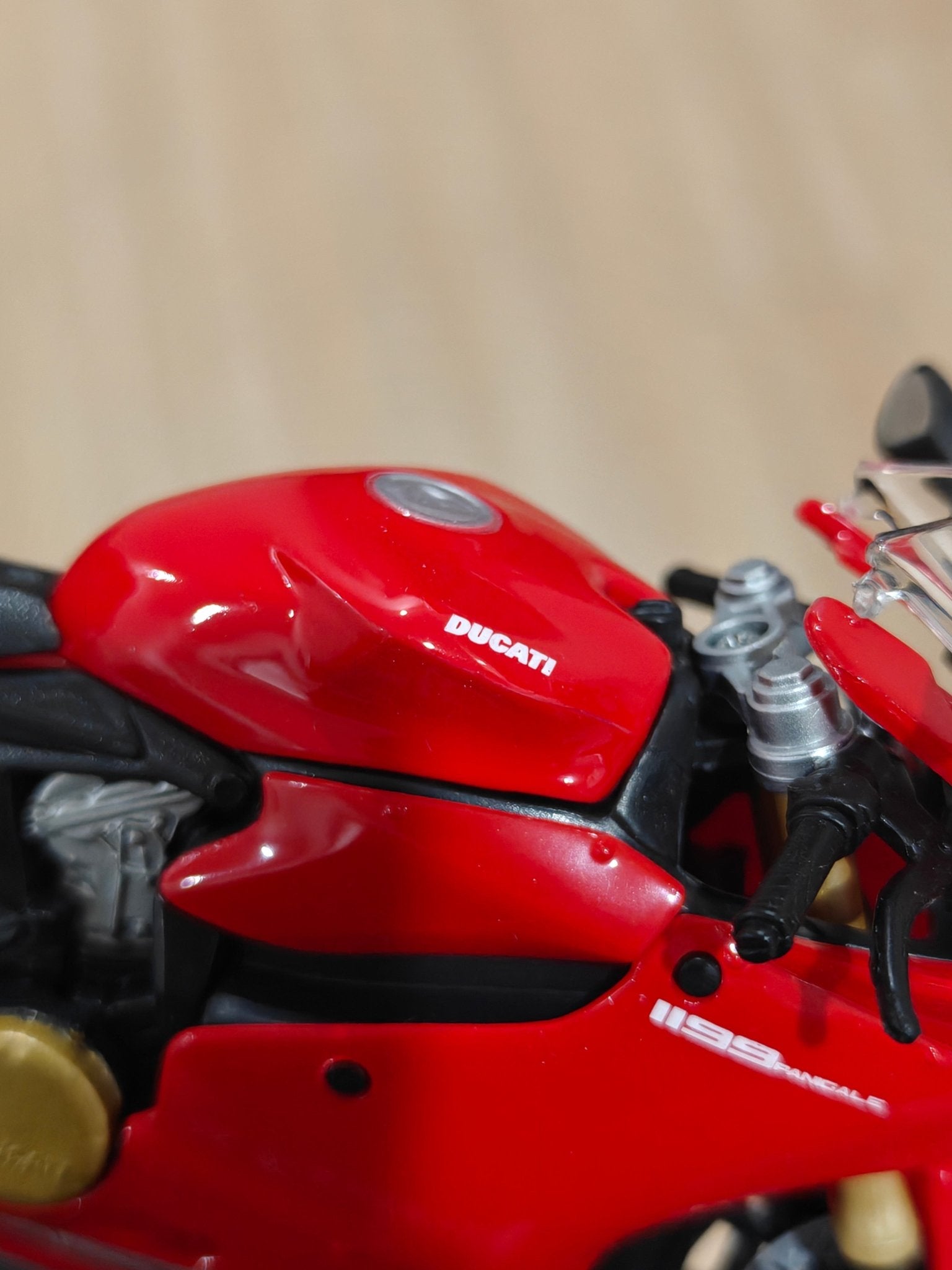 1:12 Maisto Ducati 1199 Panigale (Unboxed - New) - Kinder Logs