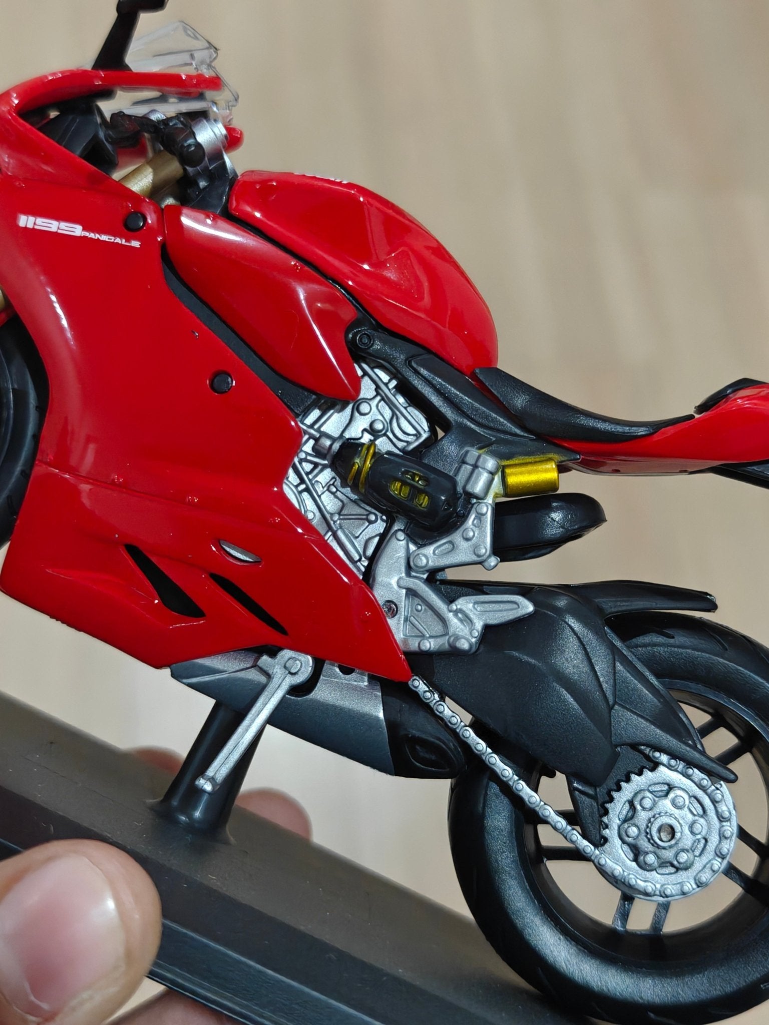 1:12 Maisto Ducati 1199 Panigale (Unboxed - New) - Kinder Logs
