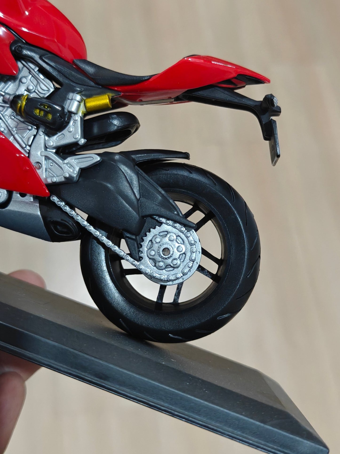 1:12 Maisto Ducati 1199 Panigale (Unboxed - New) - Kinder Logs
