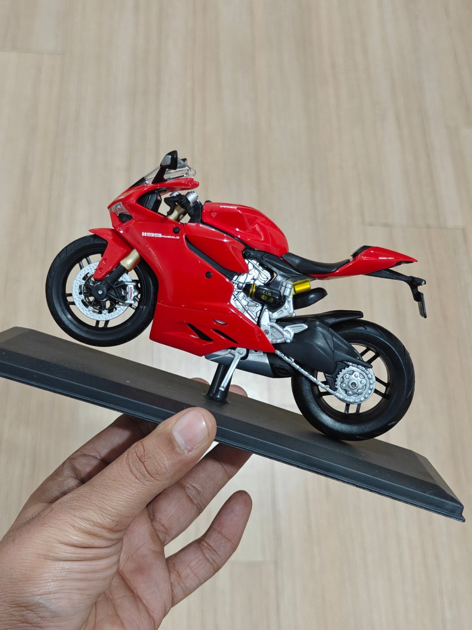 1:12 Maisto Ducati 1199 Panigale (Unboxed - New) - Kinder Logs