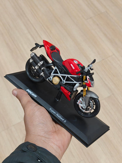 1:12 Maisto Ducati Super Naked S (Unboxed - New) - Kinder Logs