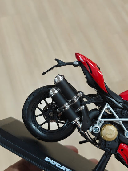 1:12 Maisto Ducati Super Naked S (Unboxed - New) - Kinder Logs