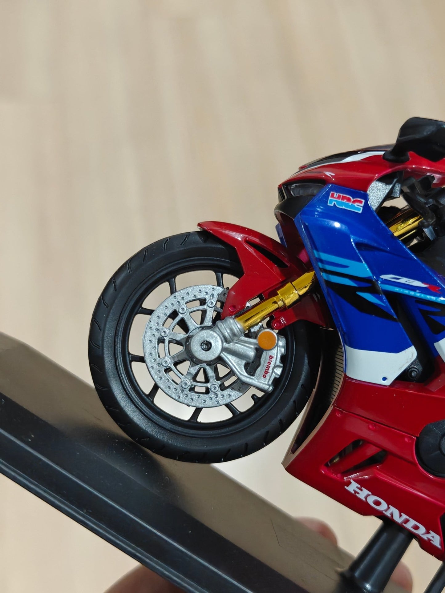 1:12 Maisto Honda CBR1000R - R Fireblade SP (Unboxed - New) - Kinder Logs