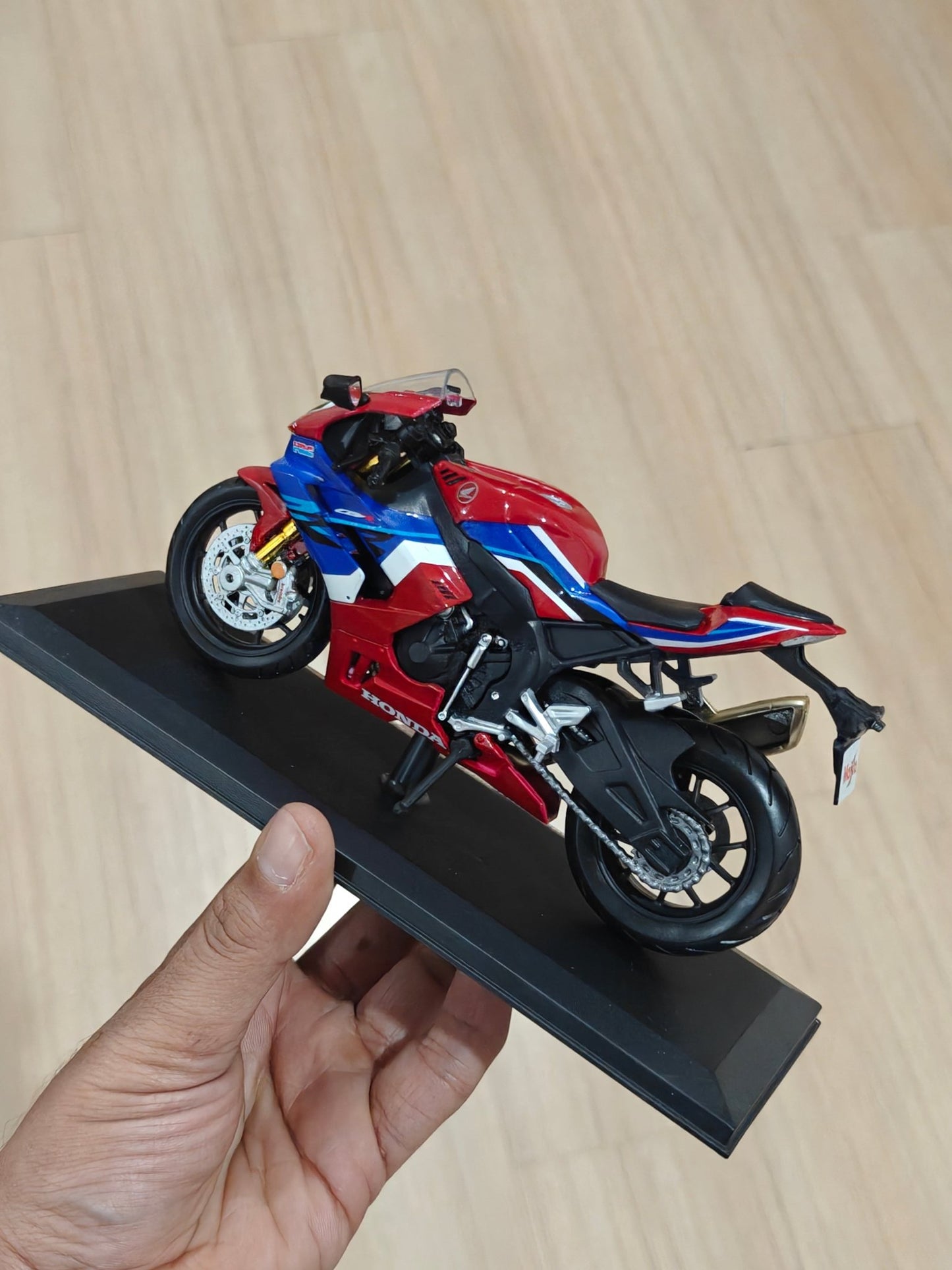 1:12 Maisto Honda CBR1000R - R Fireblade SP (Unboxed - New) - Kinder Logs