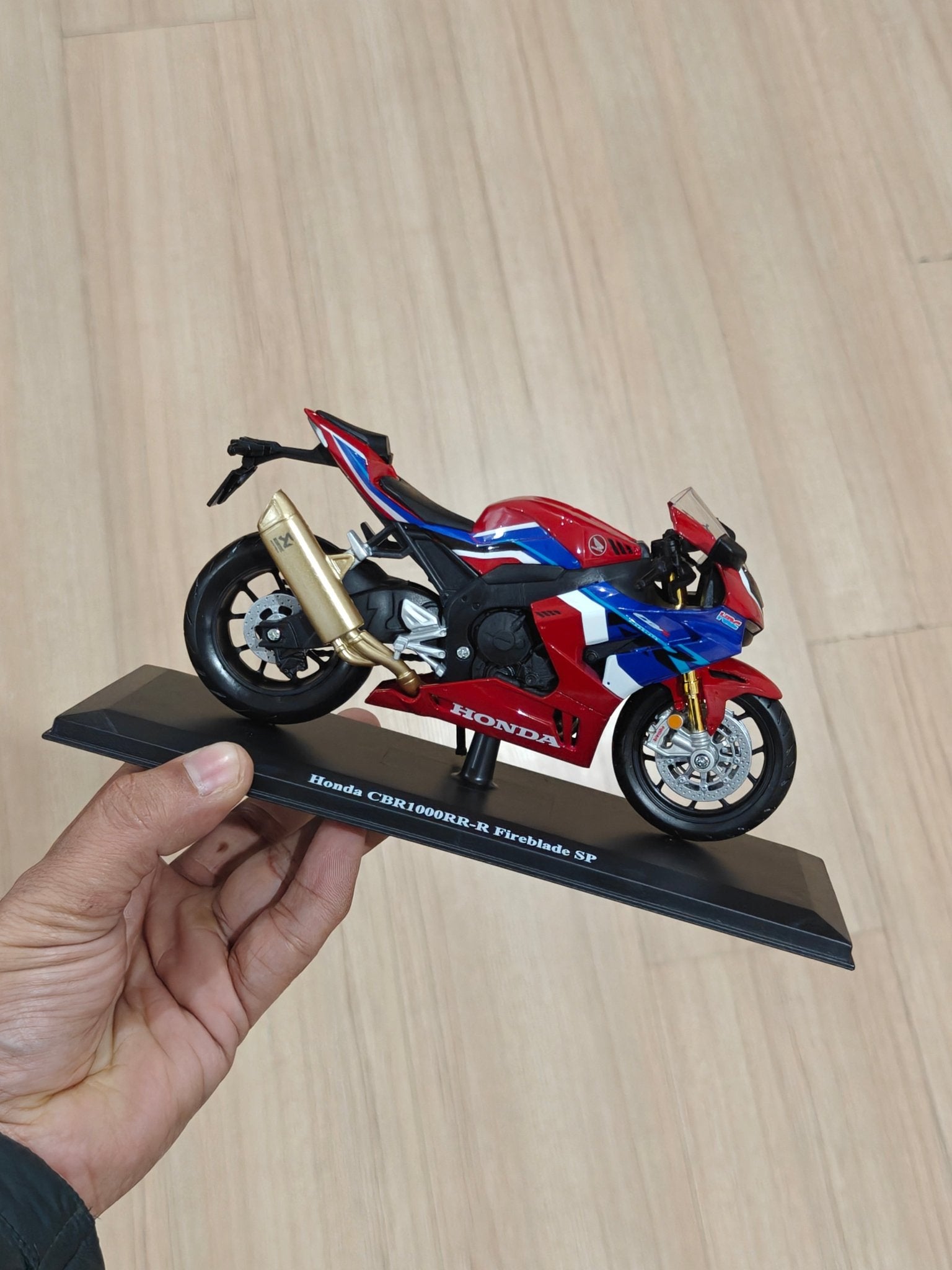 1:12 Maisto Honda CBR1000R - R Fireblade SP (Unboxed - New) - Kinder Logs