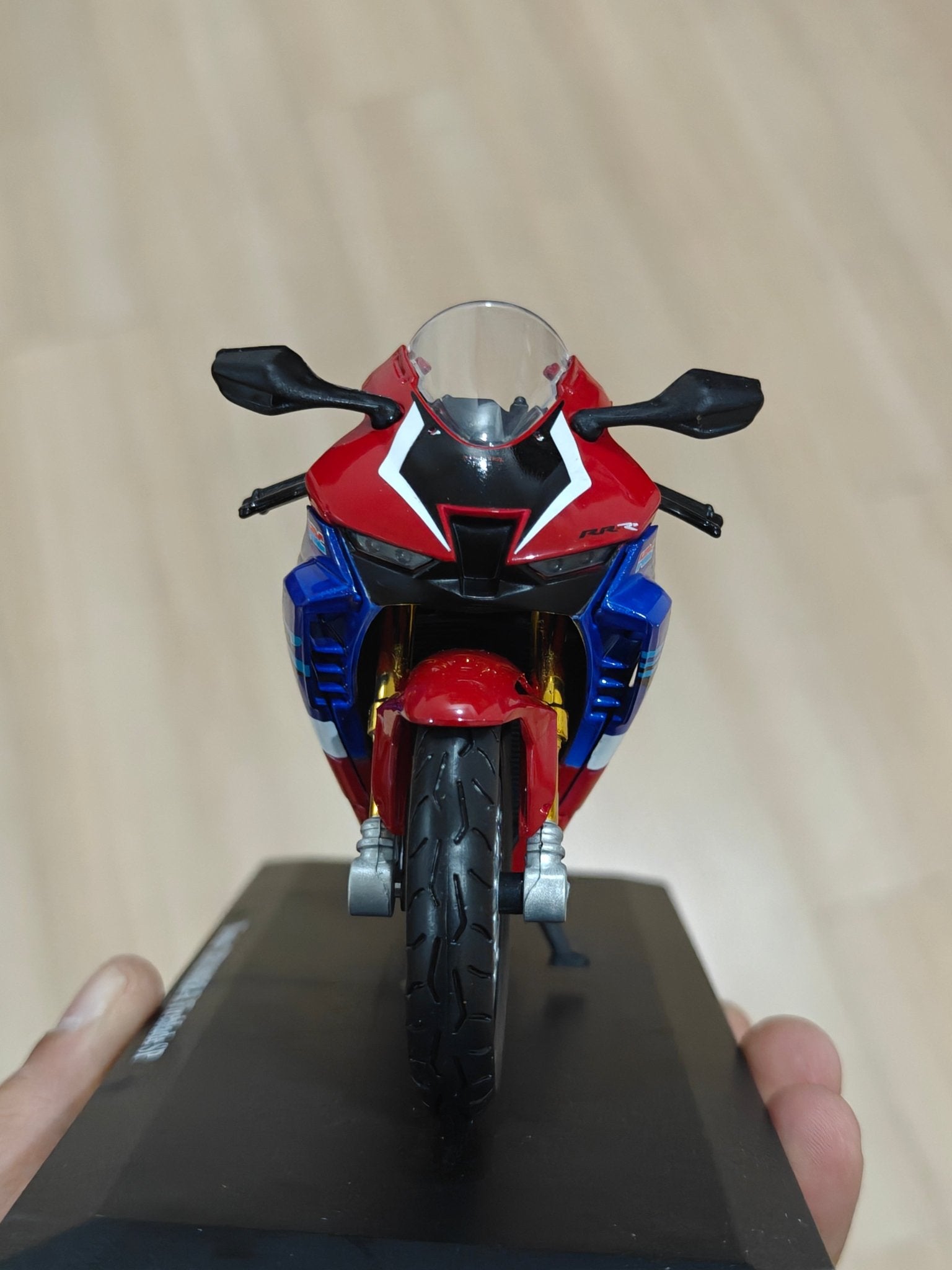 1:12 Maisto Honda CBR1000R - R Fireblade SP (Unboxed - New) - Kinder Logs