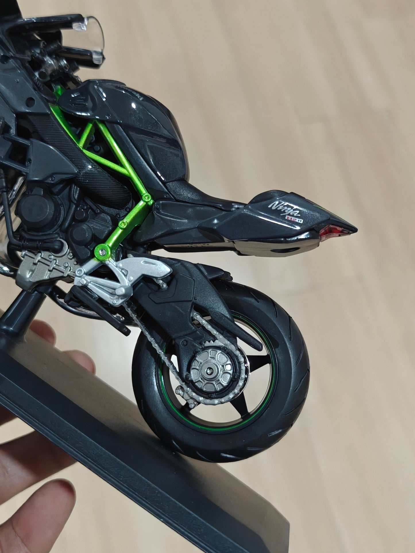 1:12 Maisto Kawasaki Ninja H2R (Unboxed - New) - Kinder Logs