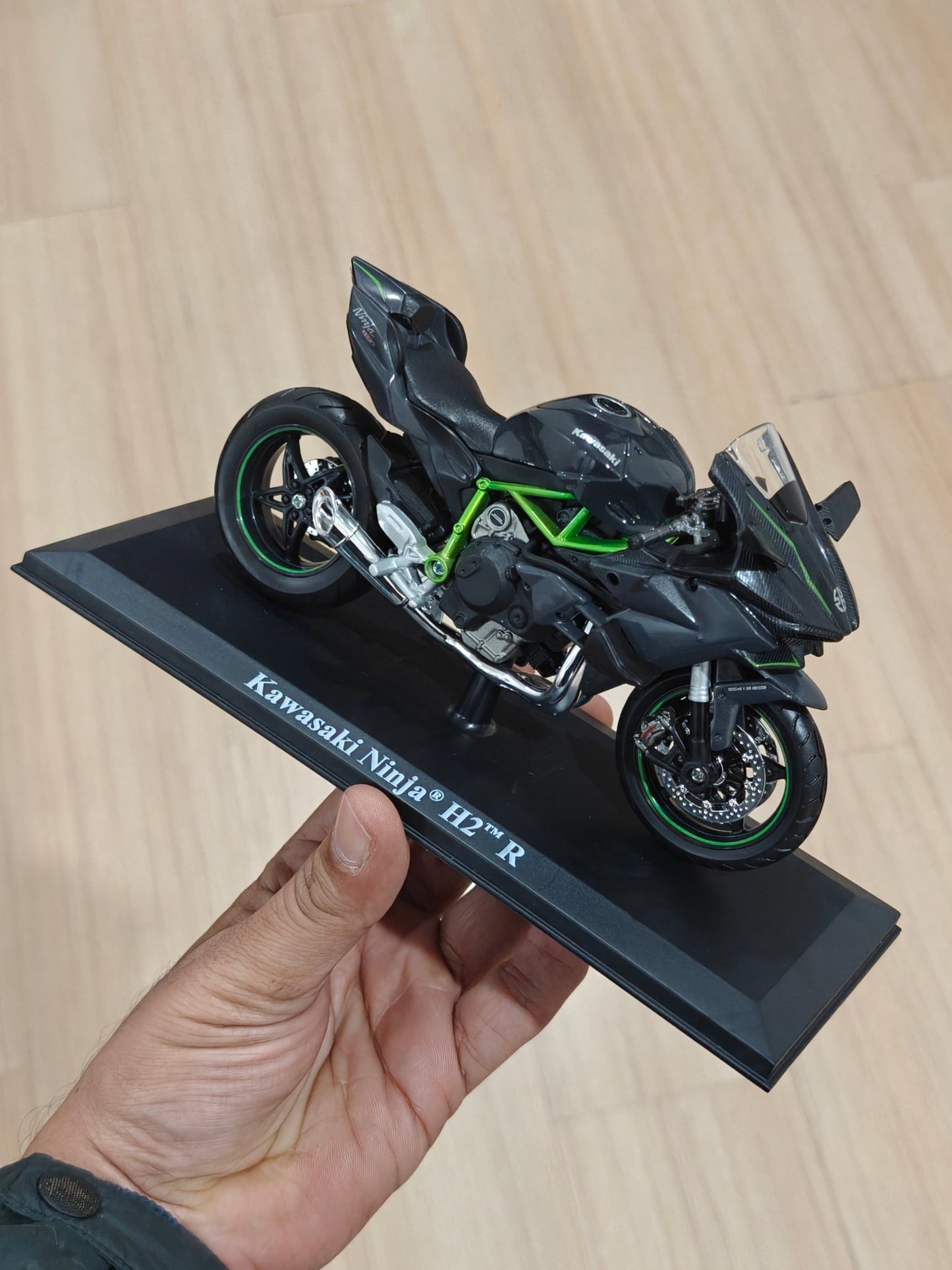 1:12 Maisto Kawasaki Ninja H2R (Unboxed - New) - Kinder Logs