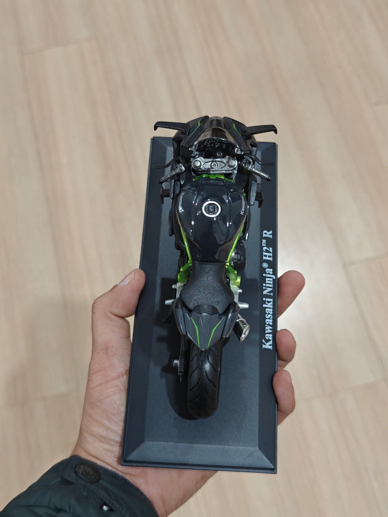 1:12 Maisto Kawasaki Ninja H2R (Unboxed - New) - Kinder Logs