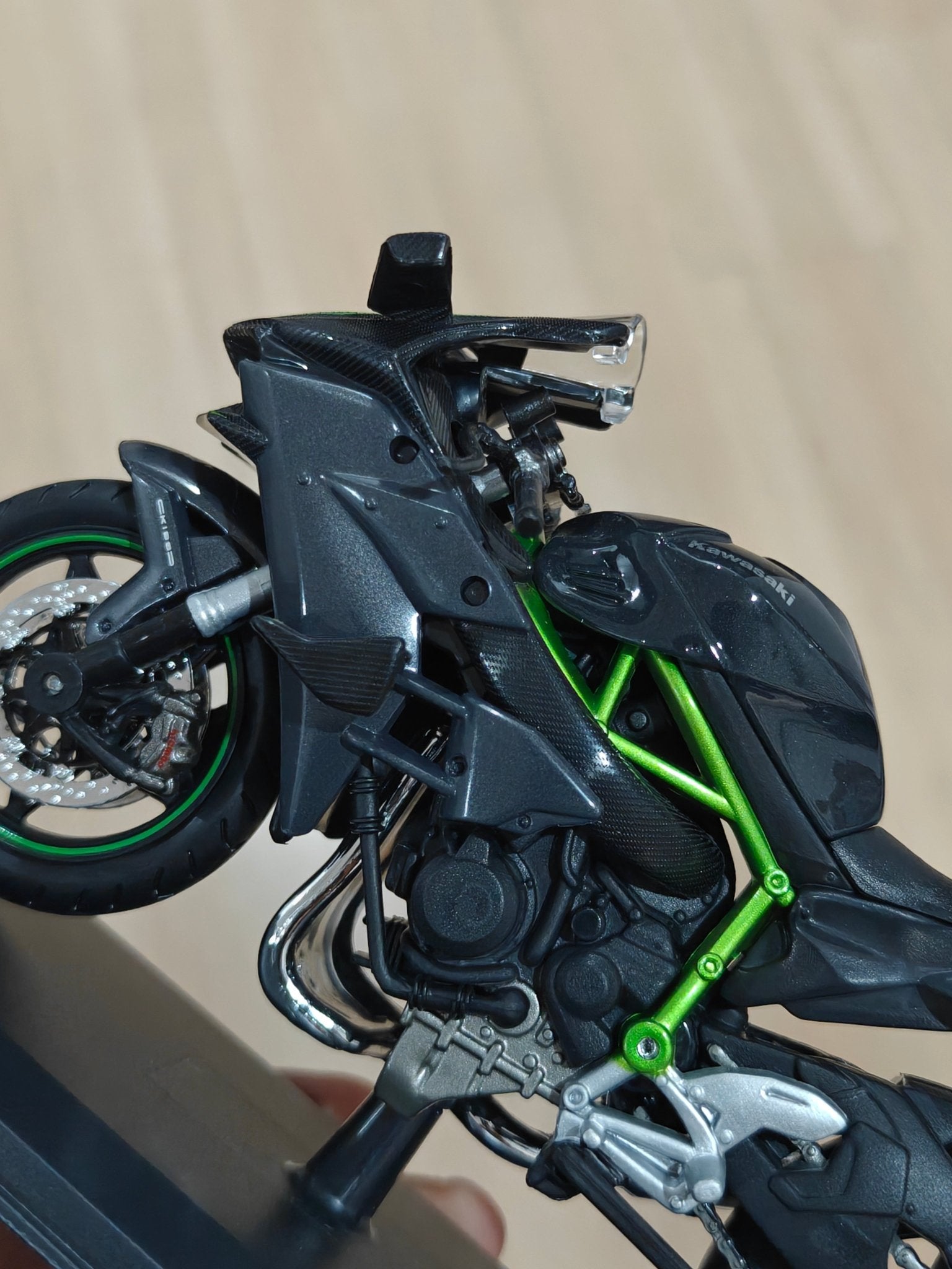 1:12 Maisto Kawasaki Ninja H2R (Unboxed - New) - Kinder Logs