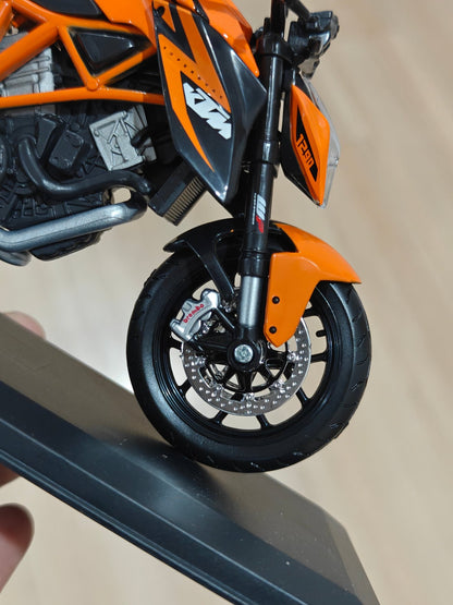 1:12 Maisto KTM 1290 Super Duke R (Unboxed - New) - Kinder Logs