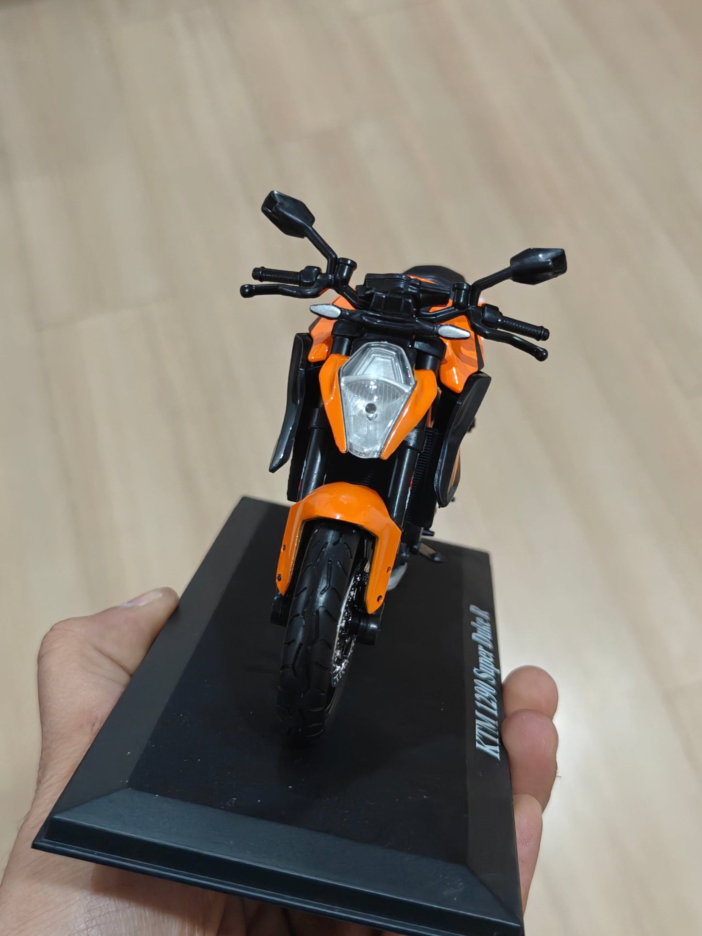 1:12 Maisto KTM 1290 Super Duke R (Unboxed - New) - Kinder Logs