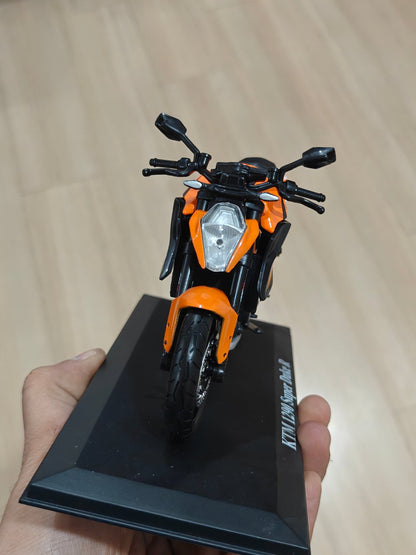 1:12 Maisto KTM 1290 Super Duke R (Unboxed - New) - Kinder Logs