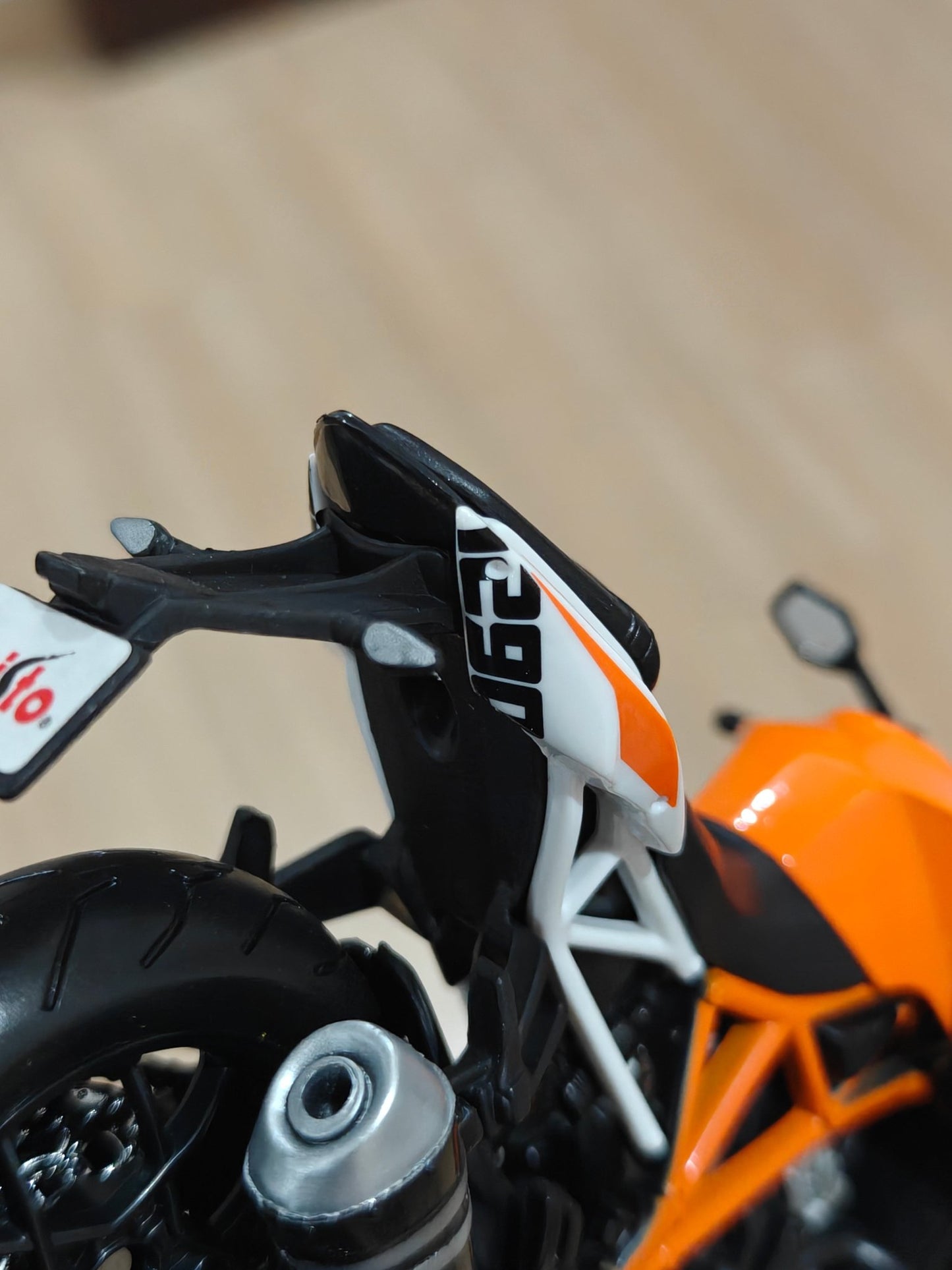 1:12 Maisto KTM 1290 Super Duke R (Unboxed - New) - Kinder Logs