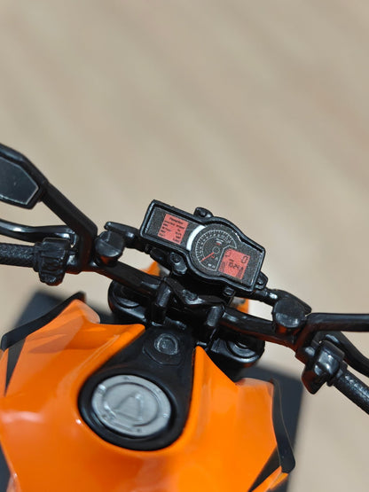 1:12 Maisto KTM 1290 Super Duke R (Unboxed - New) - Kinder Logs