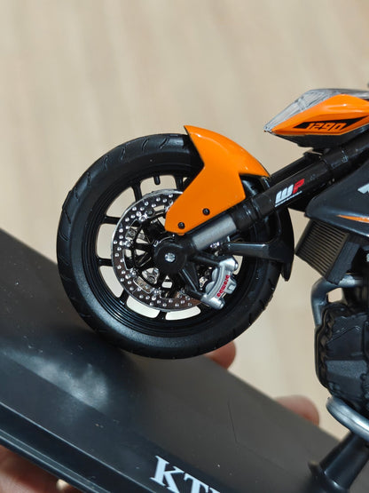 1:12 Maisto KTM 1290 Super Duke R (Unboxed - New) - Kinder Logs