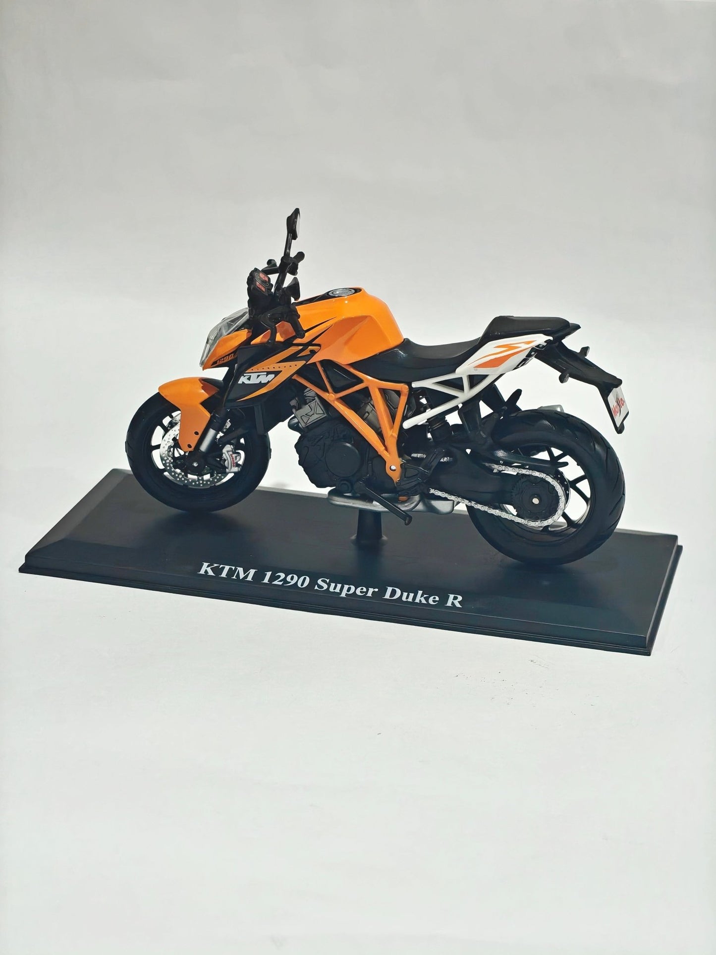 1:12 Maisto KTM 1290 Super Duke R (Unboxed - New) - Kinder Logs