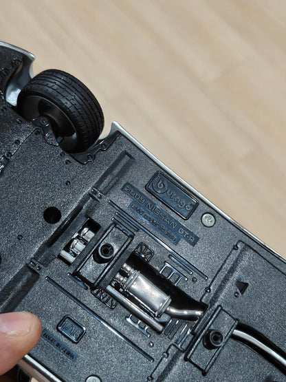 1:18 Bburago 2009 Nissan GT - R (Pre - Owned) - Kinder Logs