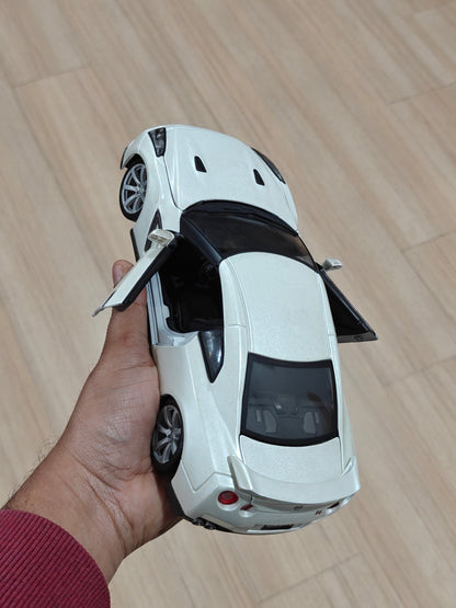 1:18 Bburago 2009 Nissan GT - R (Pre - Owned) - Kinder Logs
