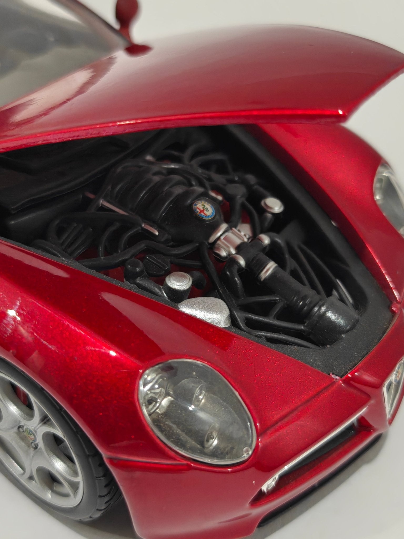 1:18 Bburago Alfa Romeo 8C Competizione (Pre - Owned) - Kinder Logs