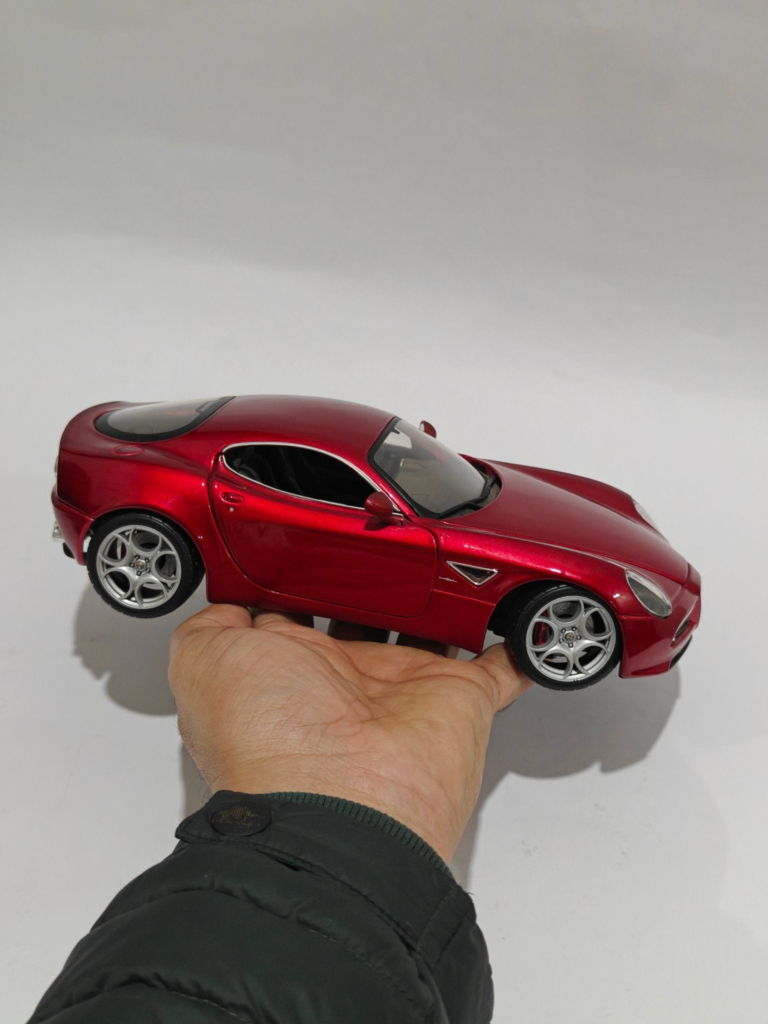 1:18 Bburago Alfa Romeo 8C Competizione (Pre - Owned) - Kinder Logs