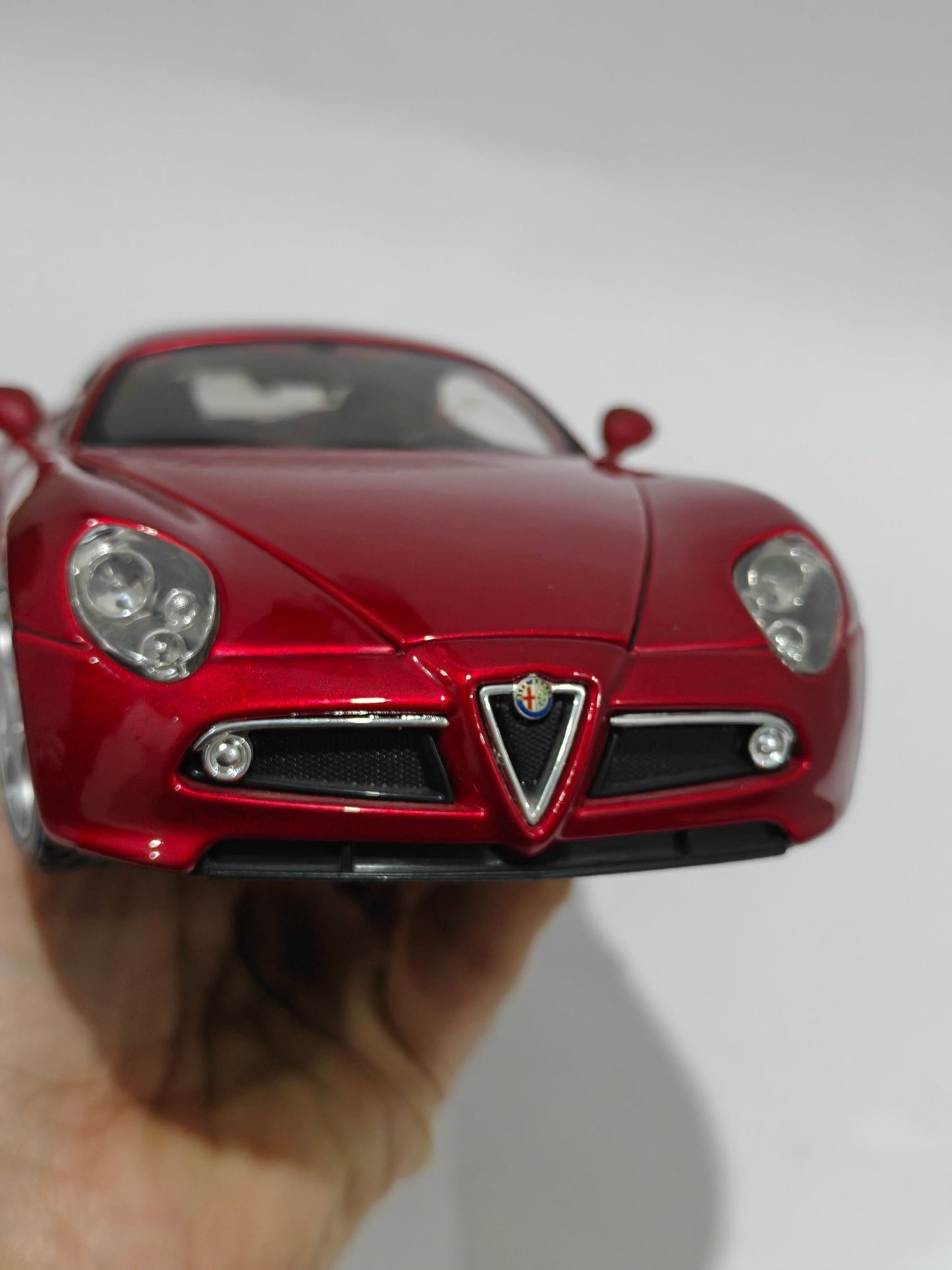 1:18 Bburago Alfa Romeo 8C Competizione (Pre - Owned) - Kinder Logs