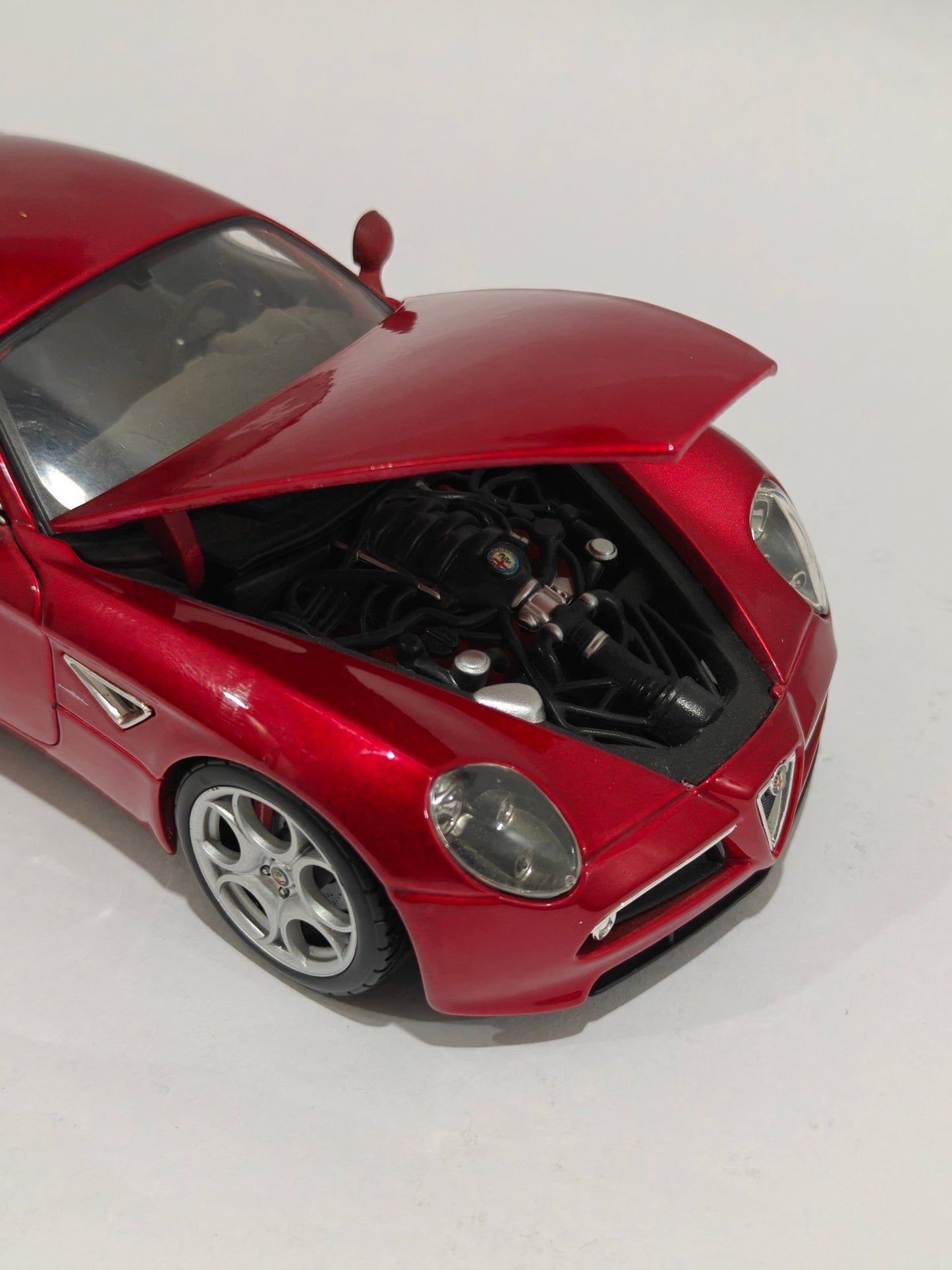 1:18 Bburago Alfa Romeo 8C Competizione (Pre - Owned) - Kinder Logs