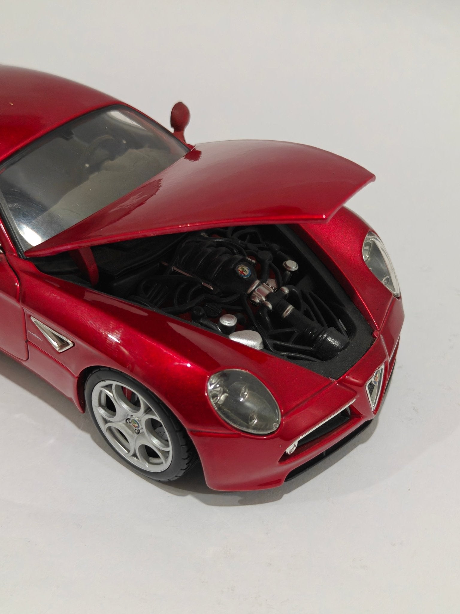 1:18 Bburago Alfa Romeo 8C Competizione (Pre - Owned) - Kinder Logs