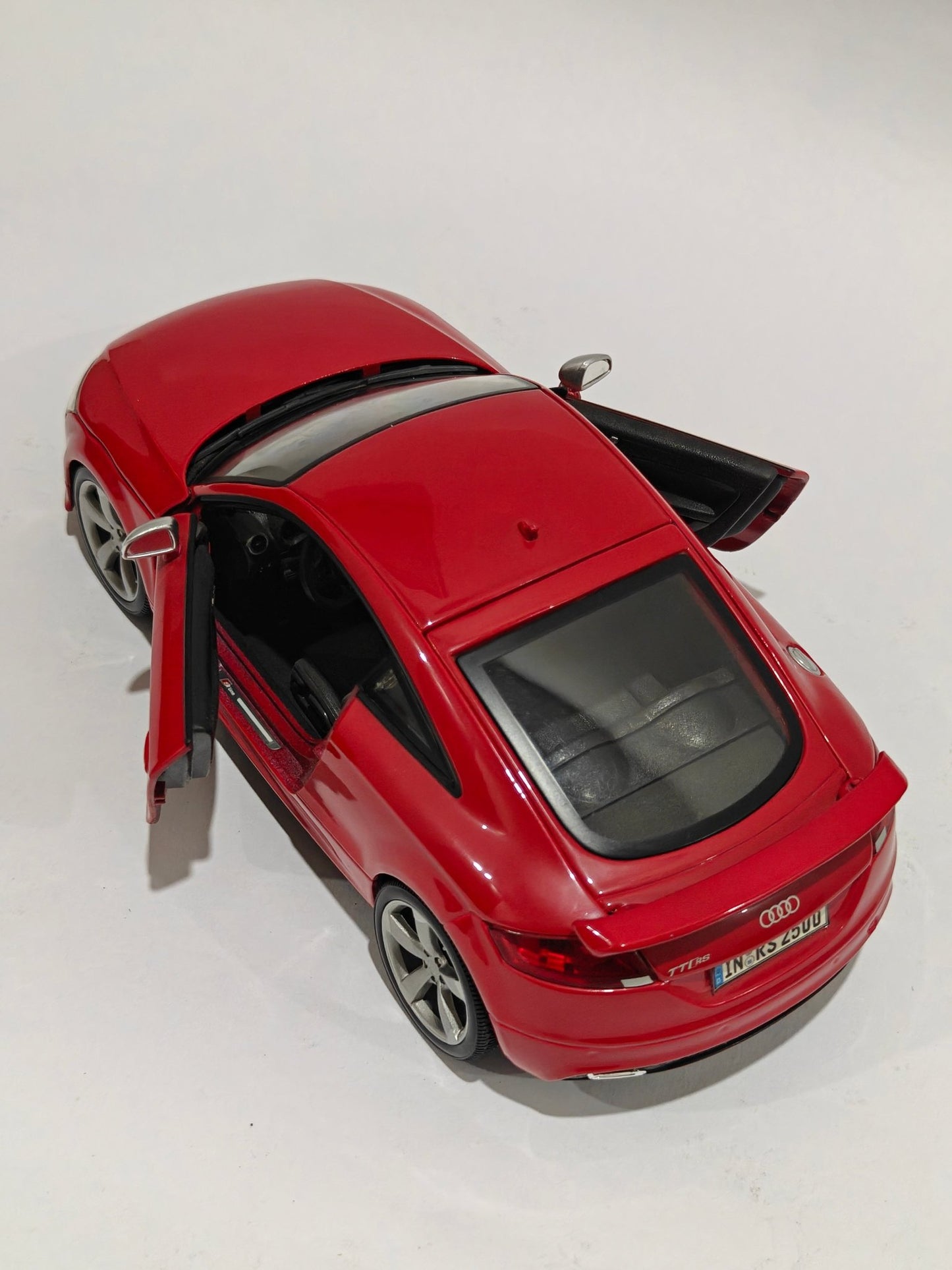 1:18 Bburago Audi TT RS (Pre - Owned) - Kinder Logs